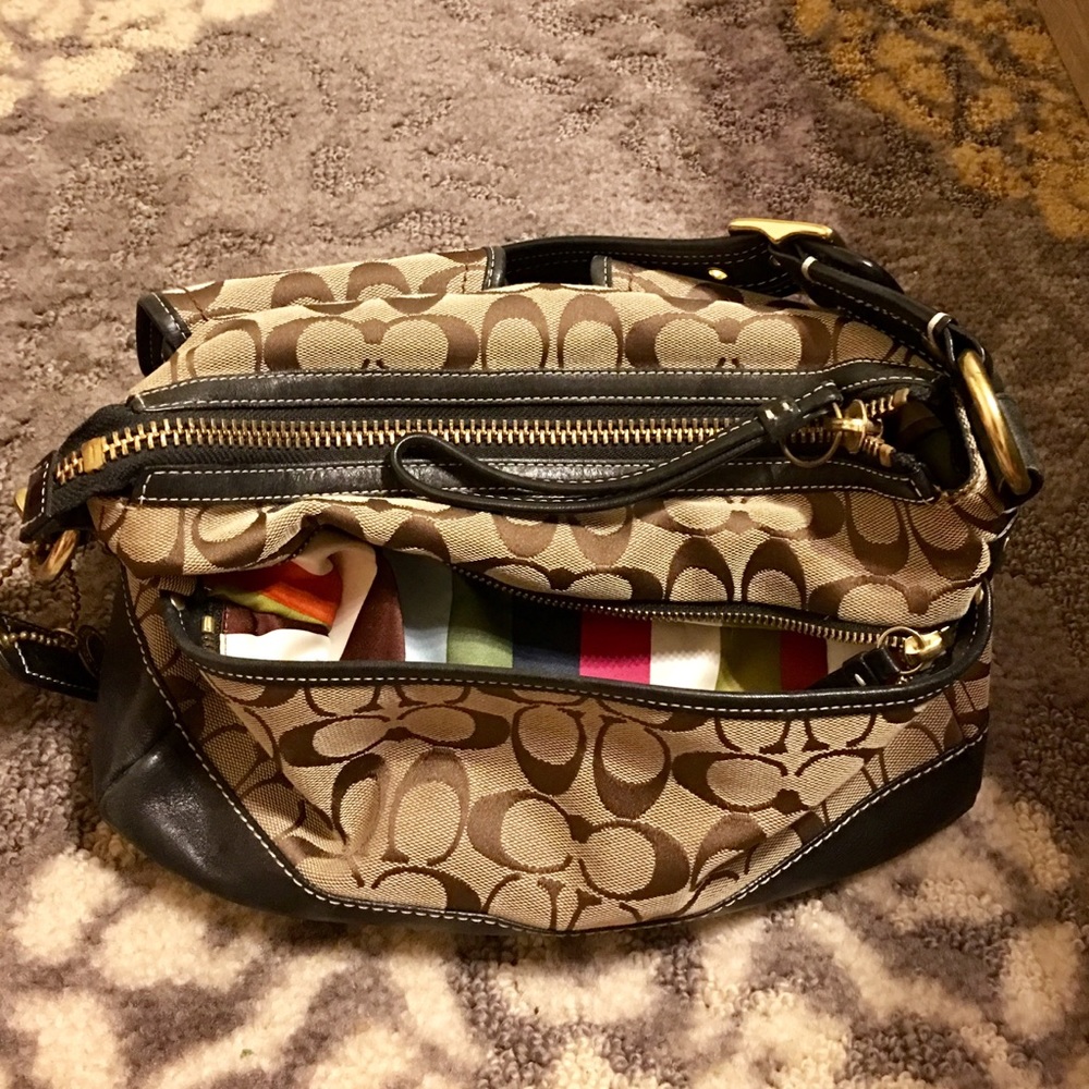 Authentic coach purse - Picture 2 of 3